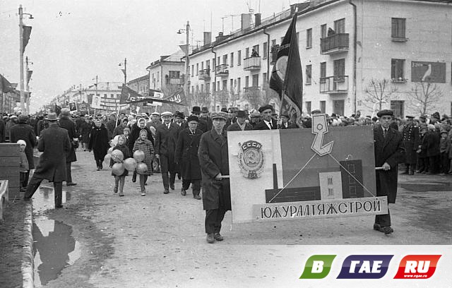 Молодой Гай празднует Первомай Молодой Гай празднует Первомай