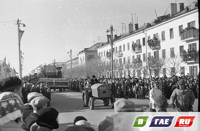 Молодой Гай празднует Первомай Молодой Гай празднует Первомай
