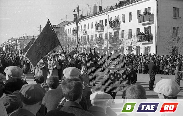 Молодой Гай празднует Первомай Молодой Гай празднует Первомай