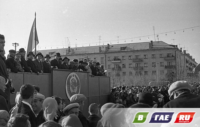 Молодой Гай празднует Первомай Молодой Гай празднует Первомай