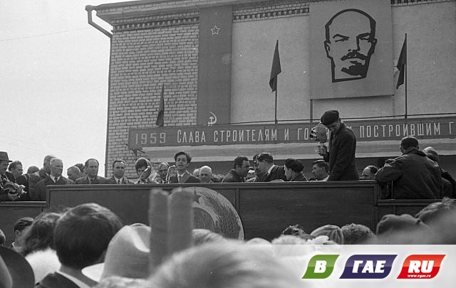Молодой Гай празднует Первомай Молодой Гай празднует Первомай