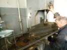 Были на лице улыбки, а сейчас они поникли ( о заводе игрушки)