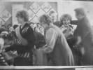 Были на лице улыбки, а сейчас они поникли ( о заводе игрушки)