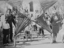 Были на лице улыбки, а сейчас они поникли ( о заводе игрушки)