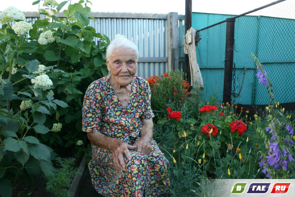 «Роды принимала и на мазутном пиджаке, и на соломе»