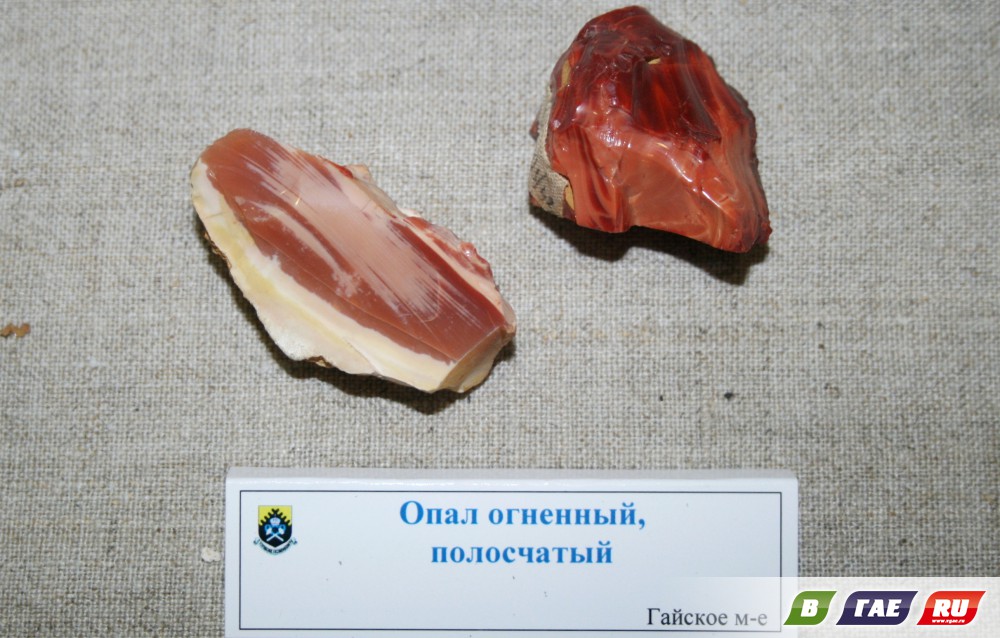 Откуда у гайских опалов жар окраски?