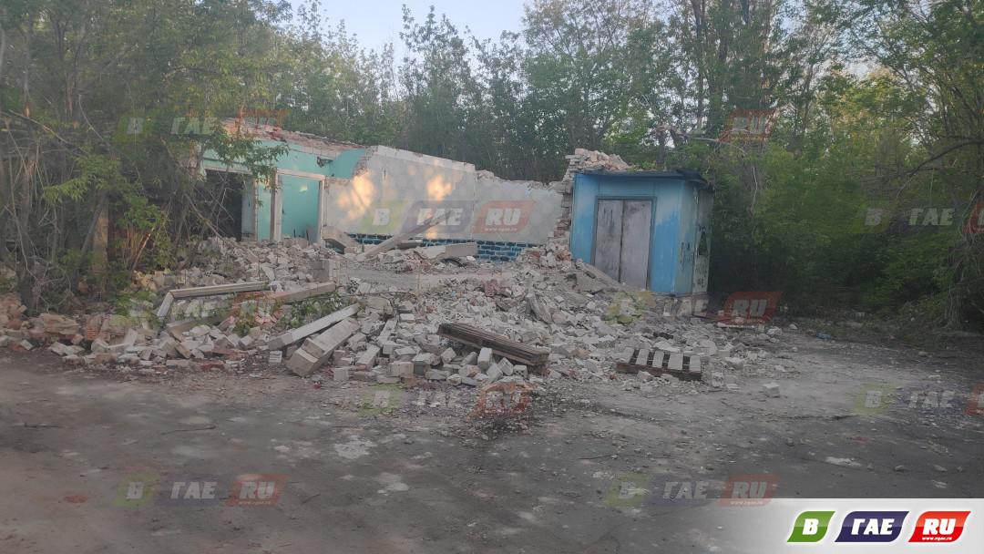 Хлебзавод начали разбирать по кирпичикам