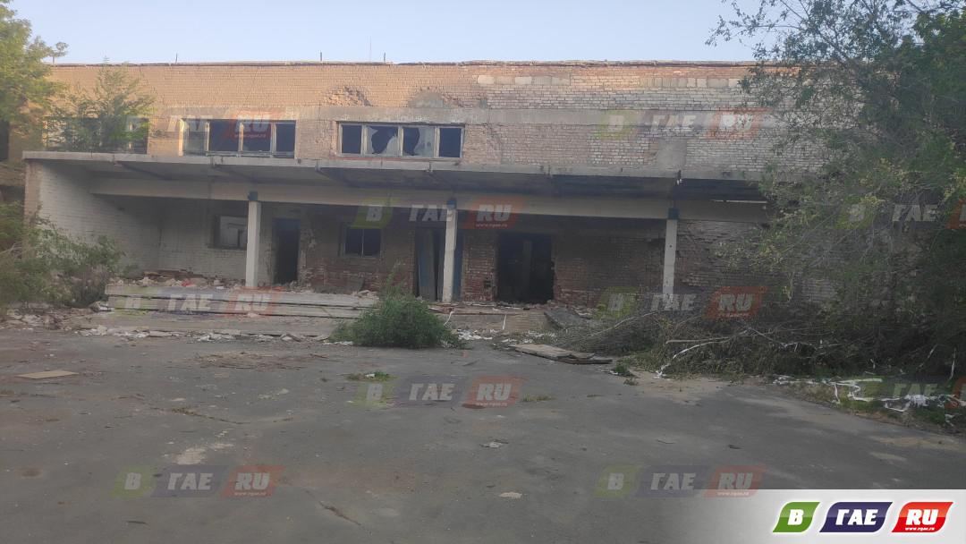 Хлебзавод начали разбирать по кирпичикам