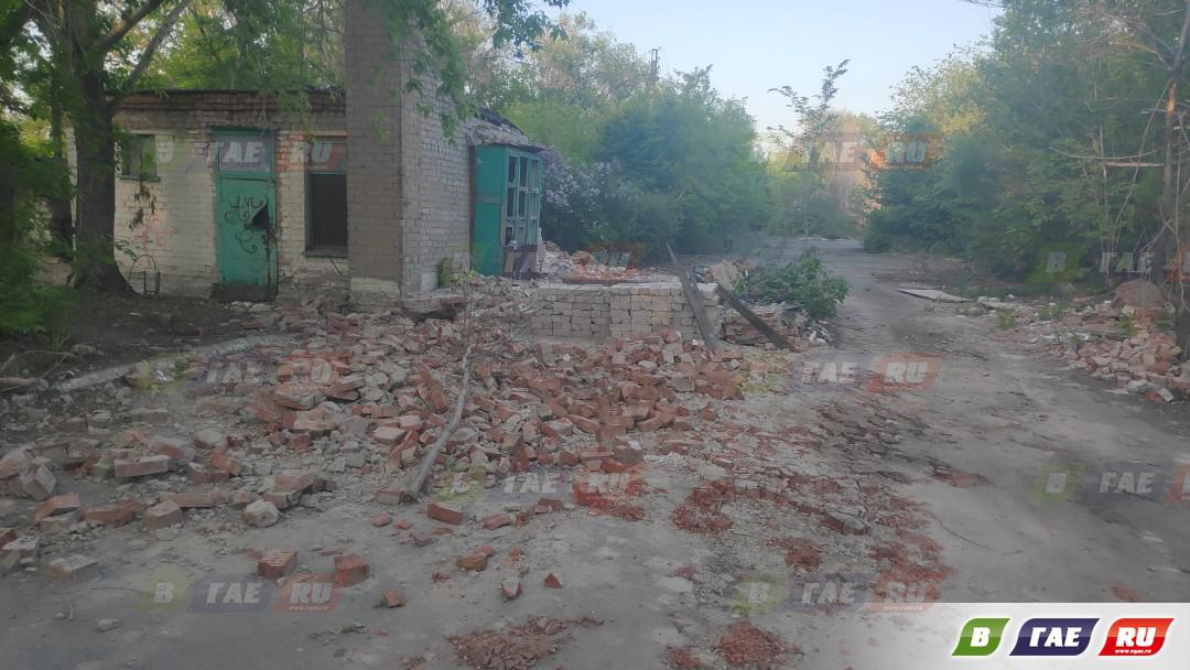 Хлебзавод начали разбирать по кирпичикам