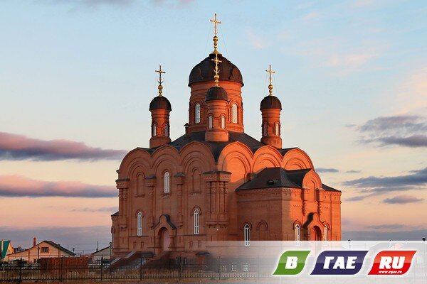 Православные отмечают День Святой Троицы