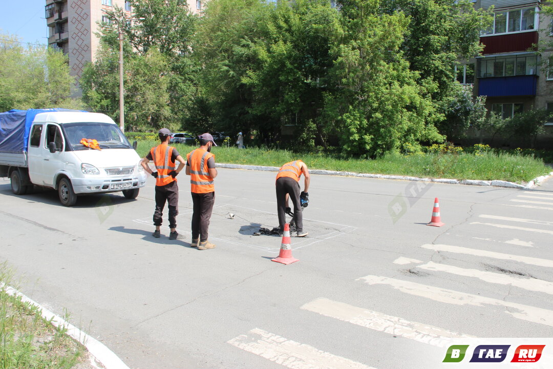 Ямочный ремонт городских дорог продолжается