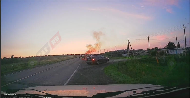 На трассе Гай - Орск вспыхнул автомобиль. Видео