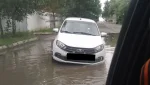 Водитель выбрался из автомобиля вплавь?