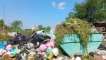 Страдают люди от зловония в ожидании разгрузки «лодочки»