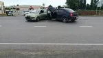Столкнулись автомобили Renault Logan и Hyundai Getz