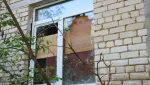 В «старой» больнице стёкла расхлестали и в окнах верхних этажей