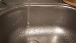 В нашем доме есть горячая вода. А у вас?