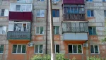 Опора опасно покосилась: на чей автомобиль упадет?