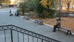 Возле городского музея появились новые скамейки