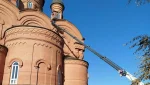 Проведён ремонт слуховых окон центрального купола храма
